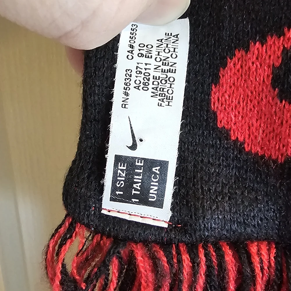 Nike Original Manchester United Soccer Reversible Scarf Adult Unisex Black & Red
